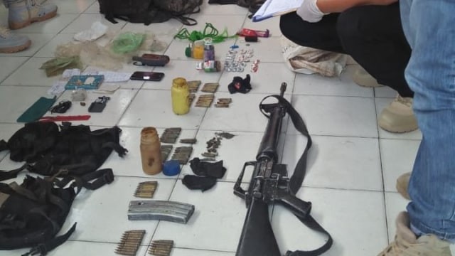 Barang Bukti Senjata Api Kelompok Teroris Ali Kalora Yang Ditemukan